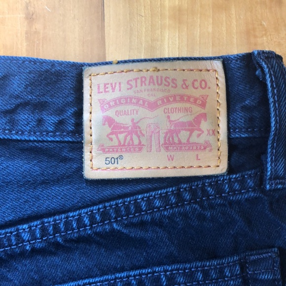 Dark Blue Levi 501 Shorts - Picture 3 of 4